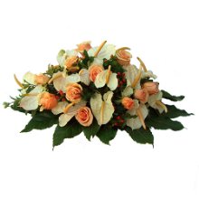 Centrotavola con rose e anthurium.