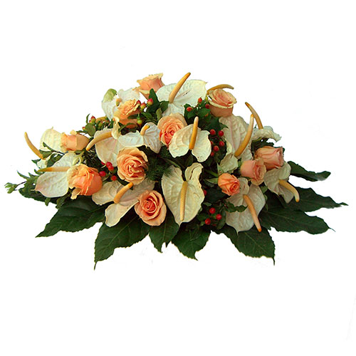 Centrotavola con rose e anthurium.