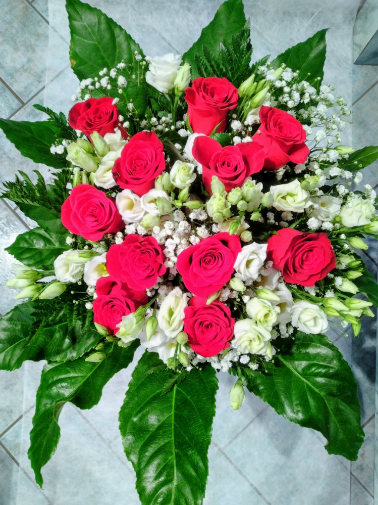 Foto Bouquet rose  e lisianthus bianchi