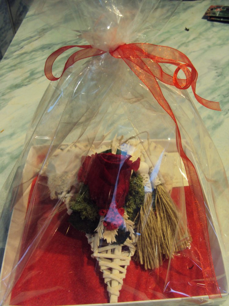 Cuore vimini con rosa stabilizzata